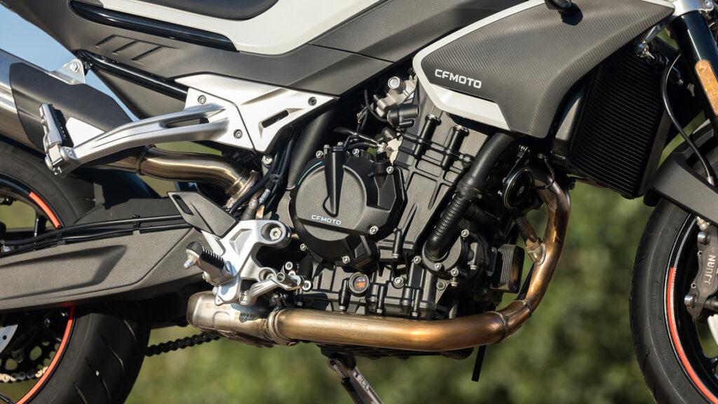 CFMOTO 800NK Advanced: su mejor naked deportiva recibe equipamiento adicional 10 cfmoto 800nk advanced 2023 3
