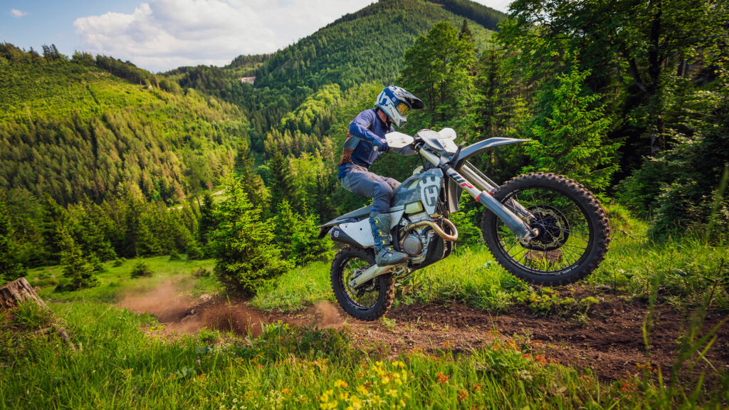 Gama Husqvarna Enduro Pro 2024: desarrollada por y para la competición 12 husqvarna enduro 2024 2