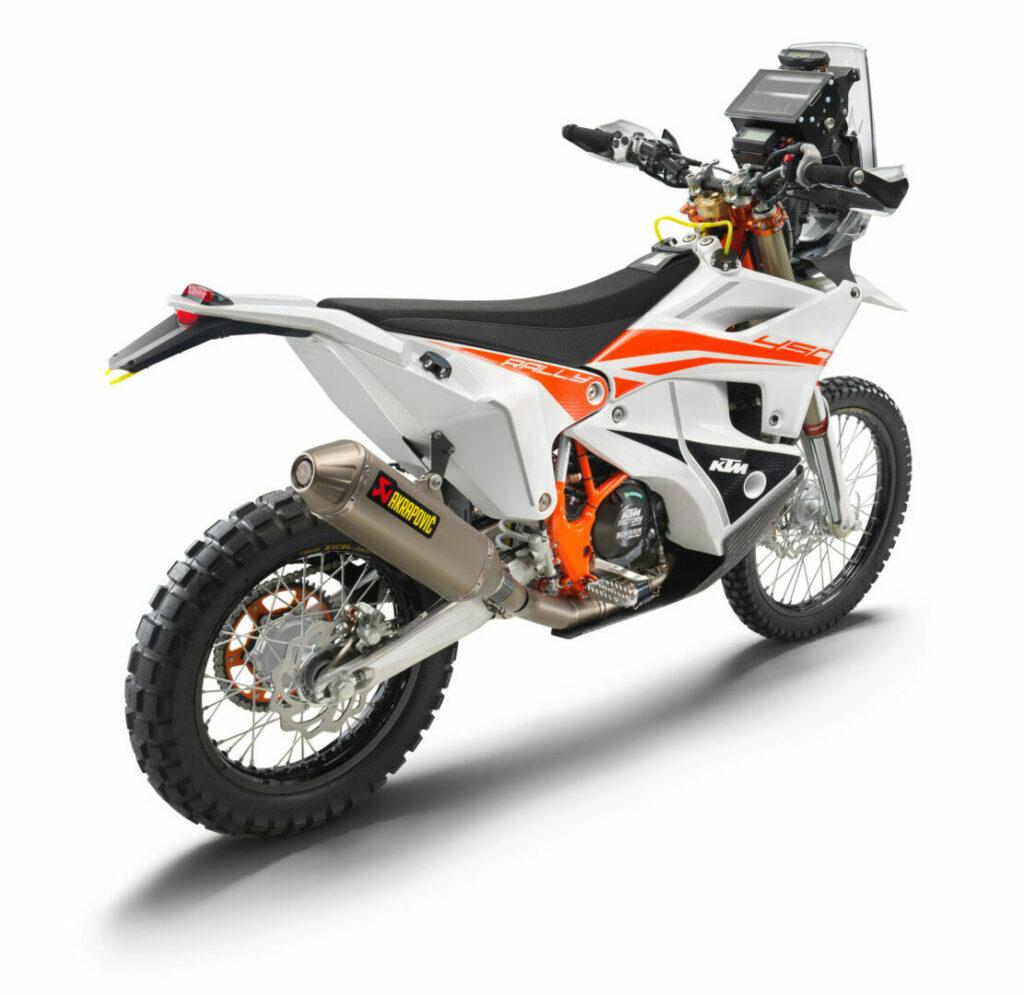 KTM 450 Rally Réplica 2024: esencia dakariana para poder con cualquier tipo de terreno 12 ktm 450 rally replica 2024 3