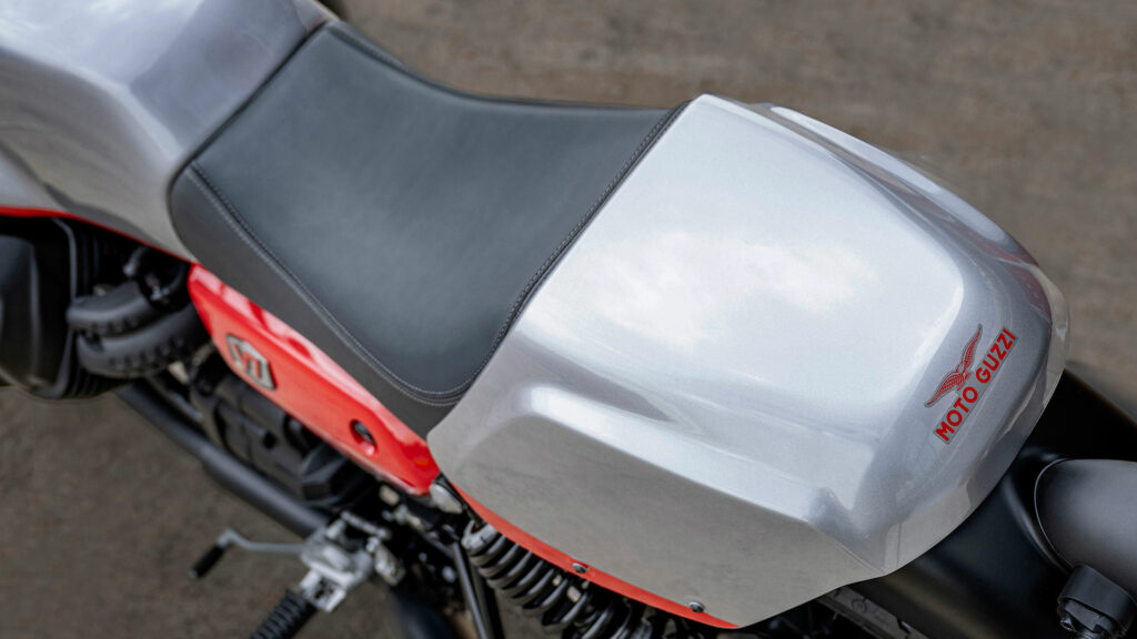 Moto Guzzi V7 Stone Corsa: se estrena una nueva versión deportiva con un claro guiño a su competición de resistencia 9 moto-guzzi-v7-stone-corsa-6
