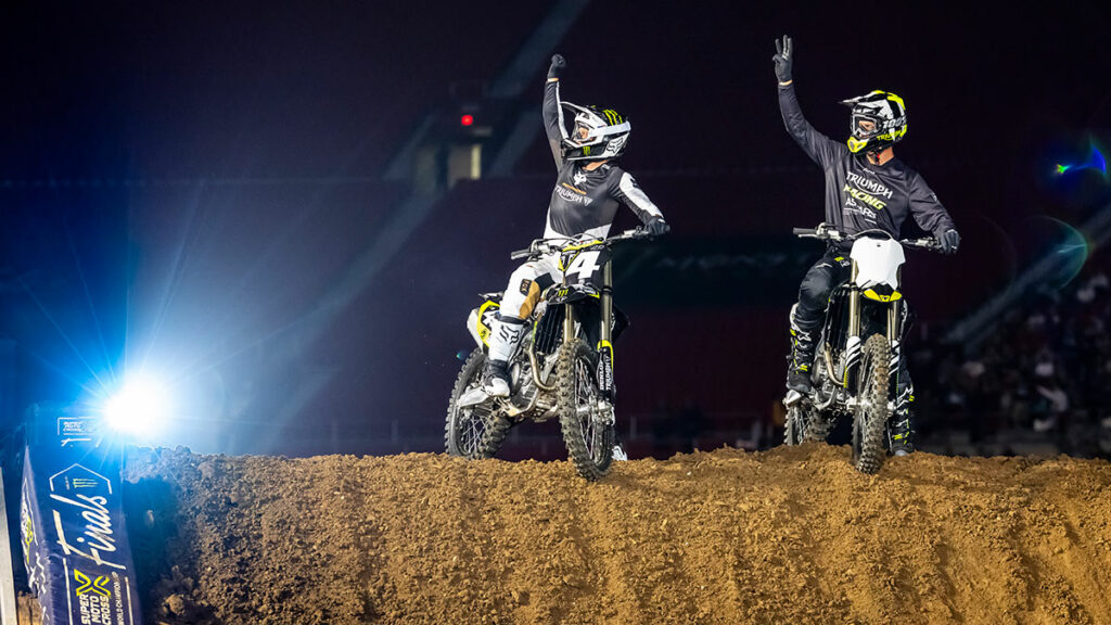 La nueva Triumph de motocross muestra su forma final en el Mundial de SuperMotocross 8 triumph-mx-250-presentacion-ama-supercross-1