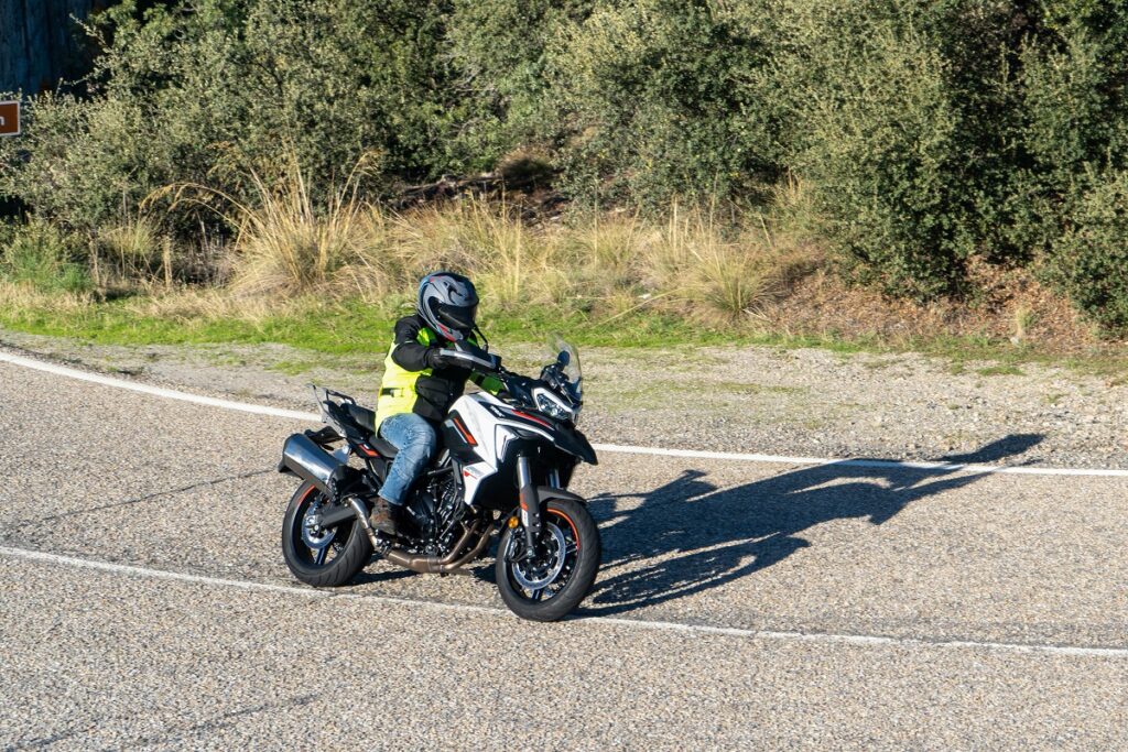 Precio y rivales de la Suzuki V-Strom 800DE para las trail del carnet A2 13 Benelli TRK 702 X