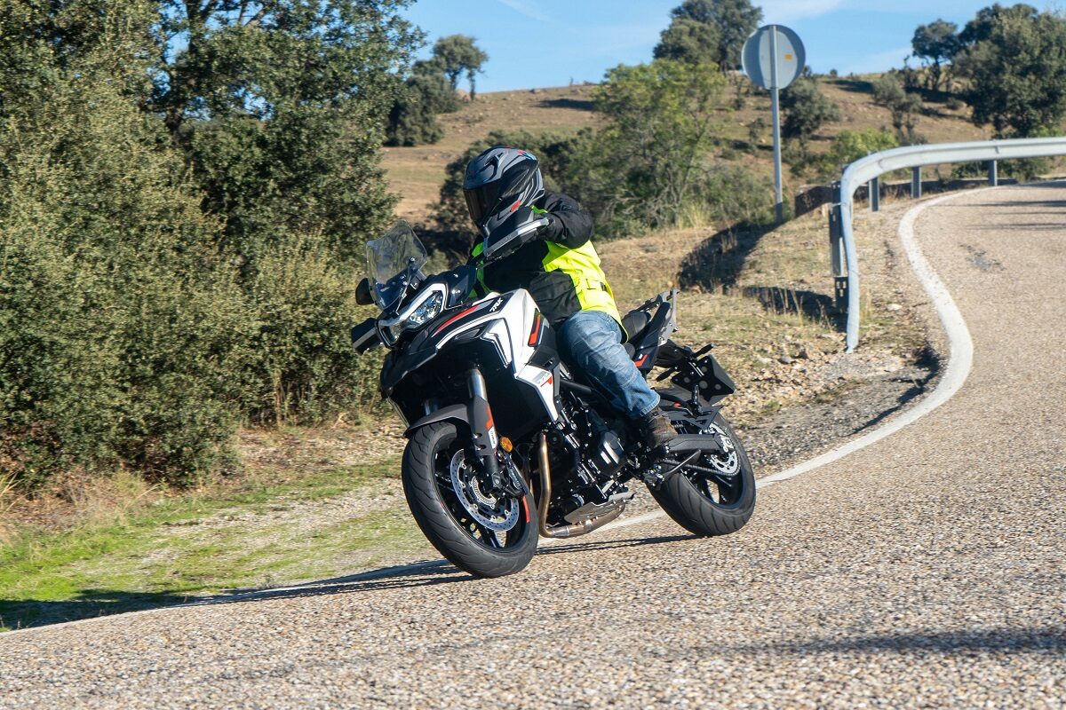 Prueba Benelli TRK 702/702 X: La evolución natural de las trail medias