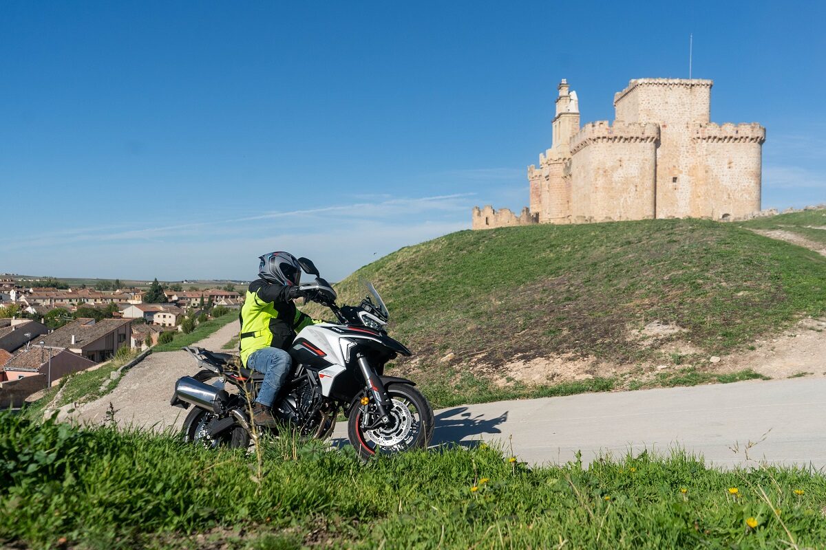 Benelli TRK 702, acción