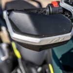 BENELLI TRK 702 estaticas detalles 2