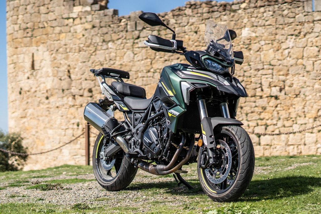 La Benelli TRK 702 trae las maletas incluidas hasta el 31 de diciembre para los primeros 200 pedidos 11 Benelli TRK 702