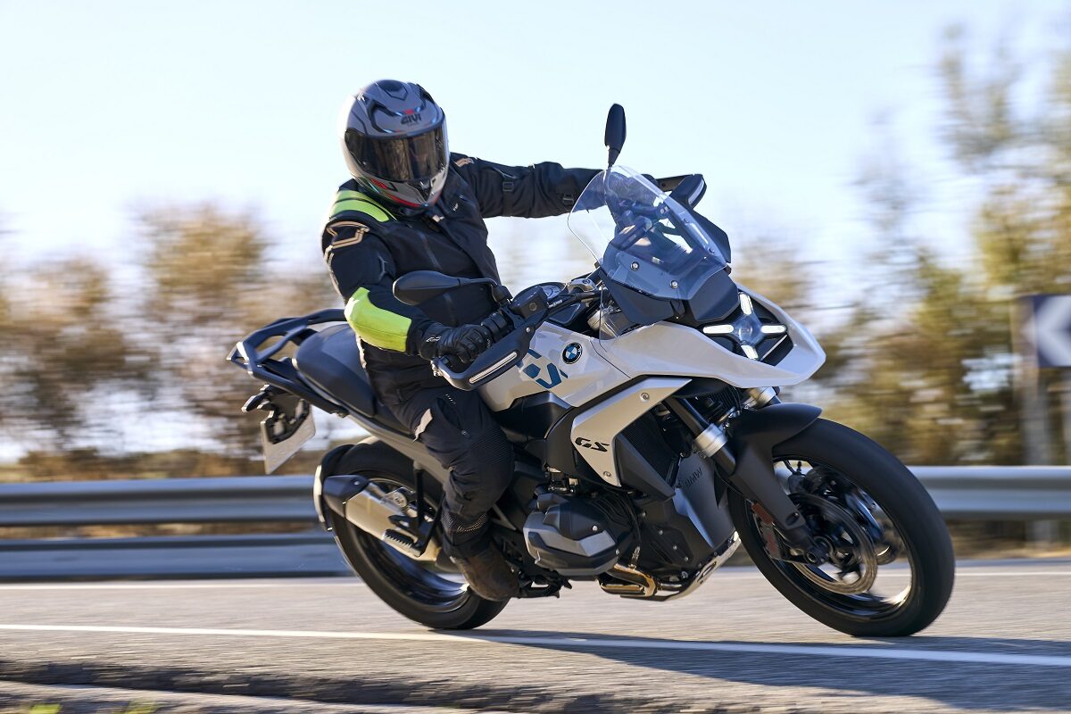 Este es el precio de la BMW R 1300 GS y todas las trail rivales 1 BMW R 1300 GS 2024 accion 12 1