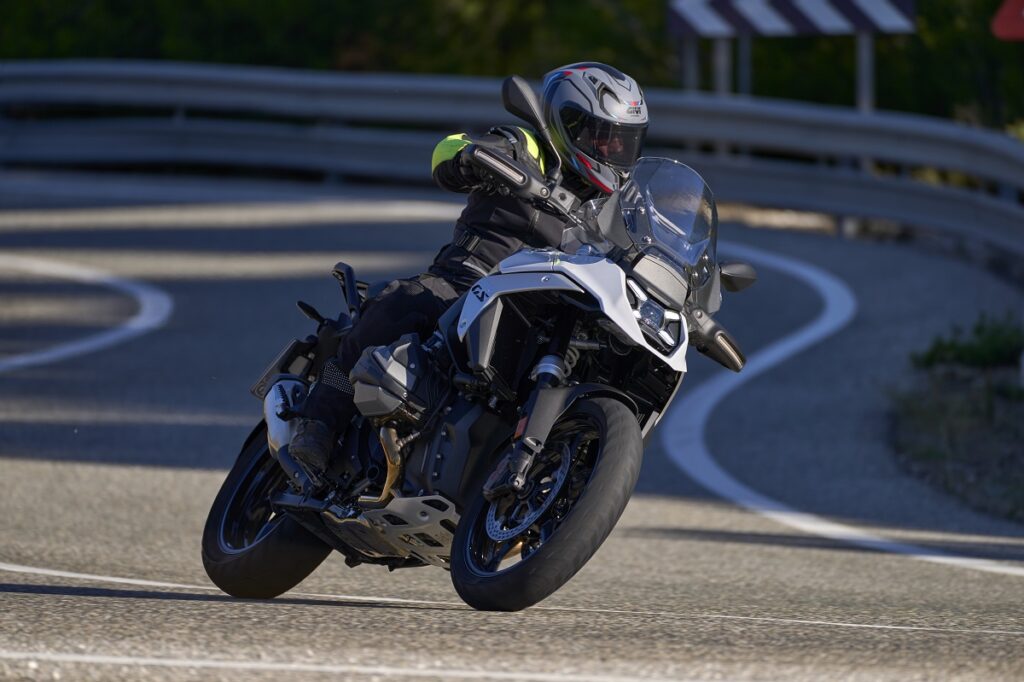 Así es y así va la mejor BMW R-GS jamás construida 25 BMW R 1300 GS 2024 accion 21 1