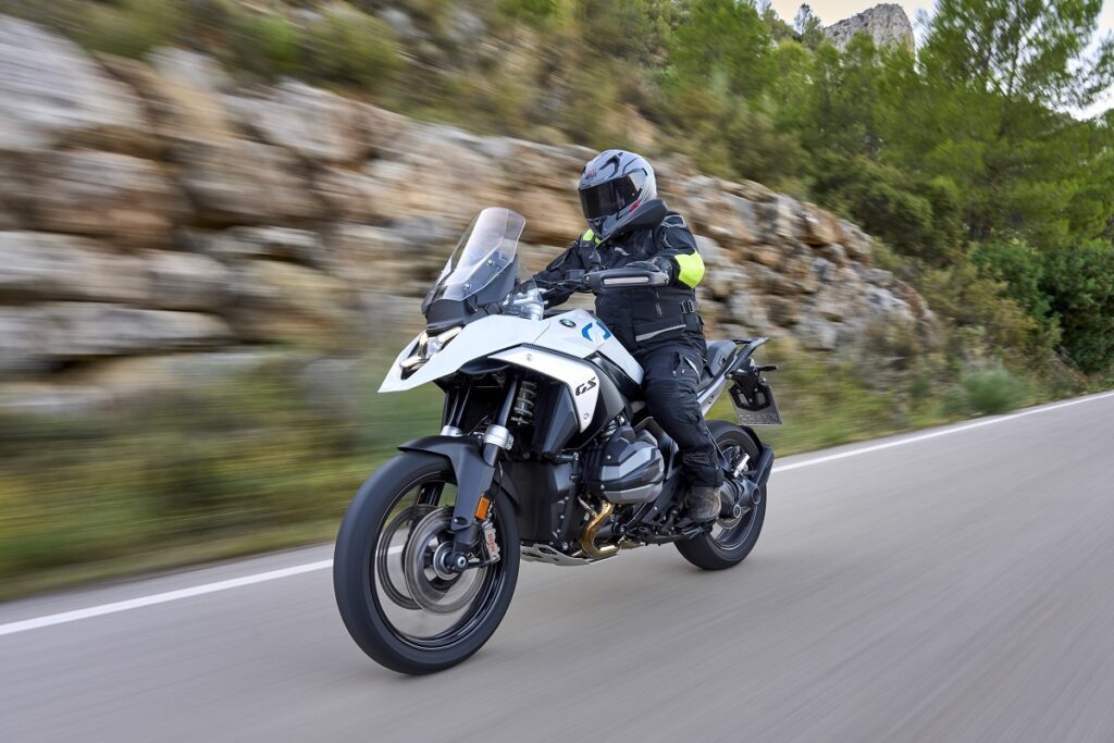Así es y así va la mejor BMW R-GS jamás construida 24 BMW R 1300 GS 2024 accion 22 1