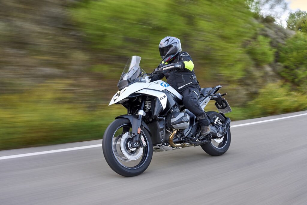 Así es y así va la mejor BMW R-GS jamás construida 28 BMW R 1300 GS 2024 accion 25 1