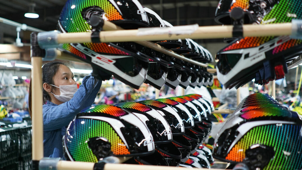 Así es el proceso de producción de un casco de competición: del papel a las carreras 12 NdP LS2 ProcesoFabricacion 001