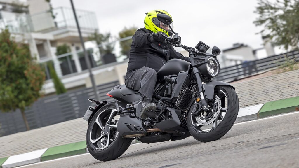 Prueba Zontes S350: La "muscle bike" para todos los días 18 Zontes S350 2023