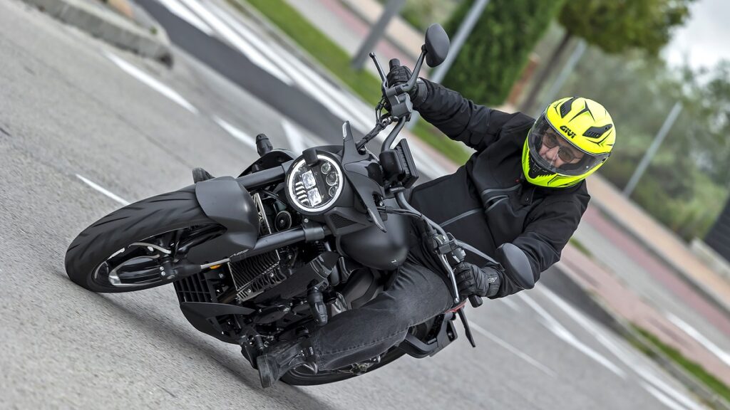 Prueba Zontes S350: La "muscle bike" para todos los días 21 Zontes S350 2023