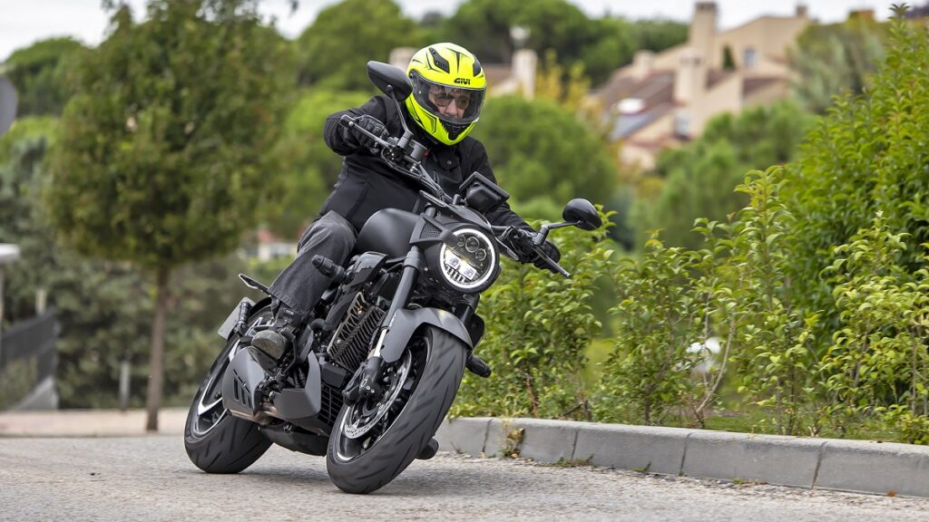 Prueba Zontes S350: La "muscle bike" para todos los días 20 Zontes S350 2023
