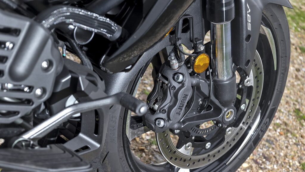 Prueba Zontes S350: La "muscle bike" para todos los días 15 Zontes S350 2023
