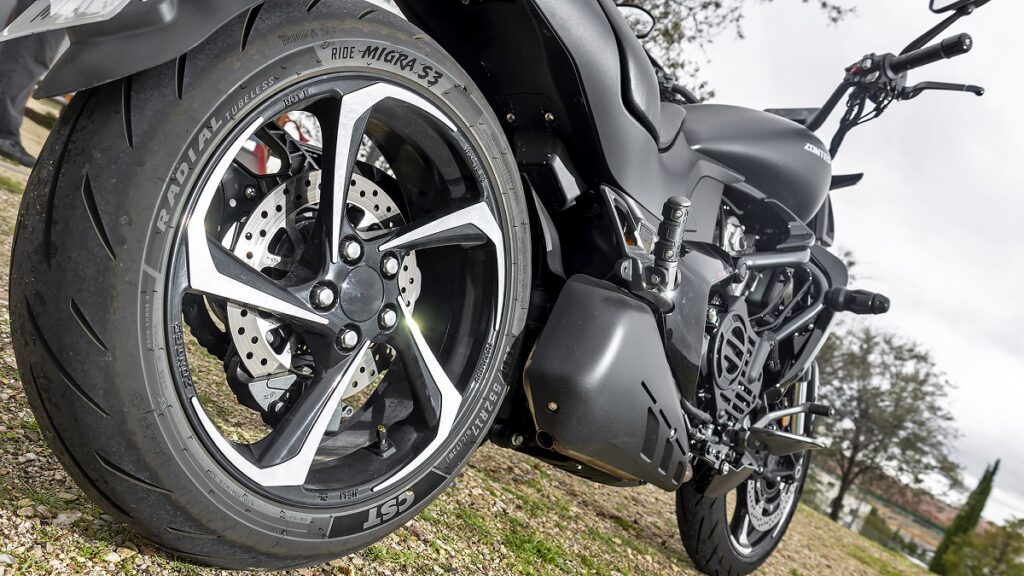 Prueba Zontes S350: La "muscle bike" para todos los días 14 Zontes S350 2023