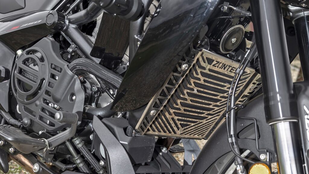 Prueba Zontes S350: La "muscle bike" para todos los días 13 Zontes S350 2023