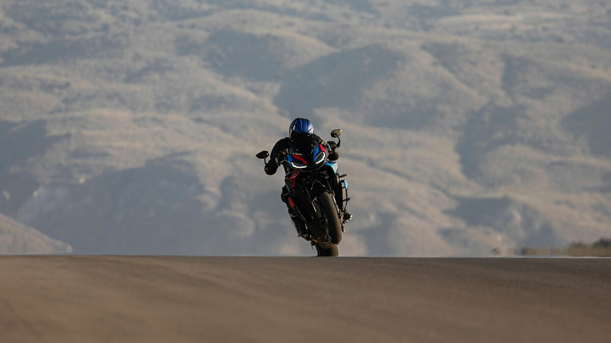Las 6 motos trail más potentes que puedas comprar 1 BMW M 1000 XR 2024