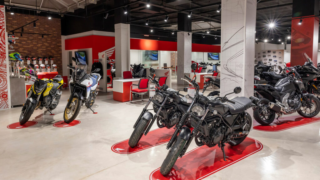 El concesionario Esteban Parres inaugura nuevas instalaciones Honda en Torrevieja 12 concesionario-honda-esteban-parres-1
