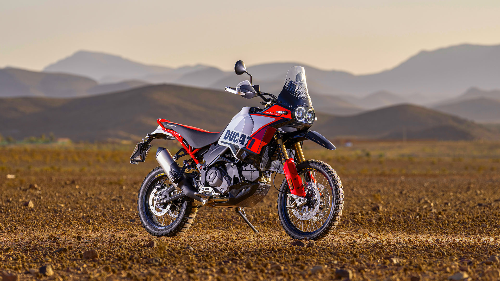 Ducati DesertX Rally: la versión más aventurera llega con un estilo único y equipamiento ampliado