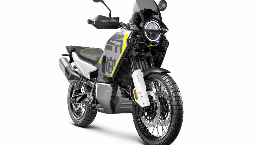 Este es el precio de la Moto Guzzi Stelvio y las motos trail que se presentan como principales rivales 15 Husqvarna Norden 901