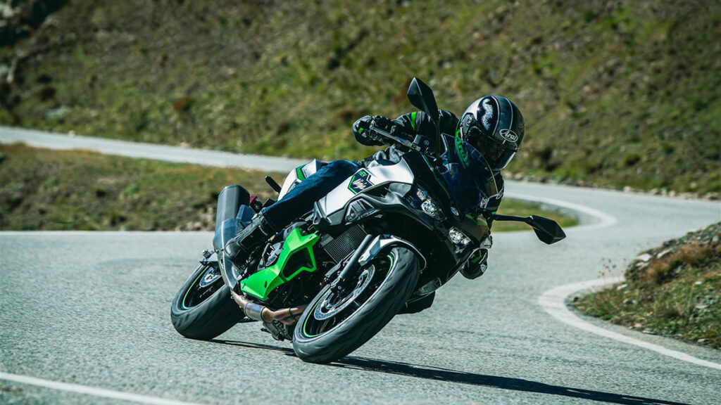 Kawasaki Ninja 7 HEV: pionera electrificada 11 kawasaki-ninja-7-hev-4