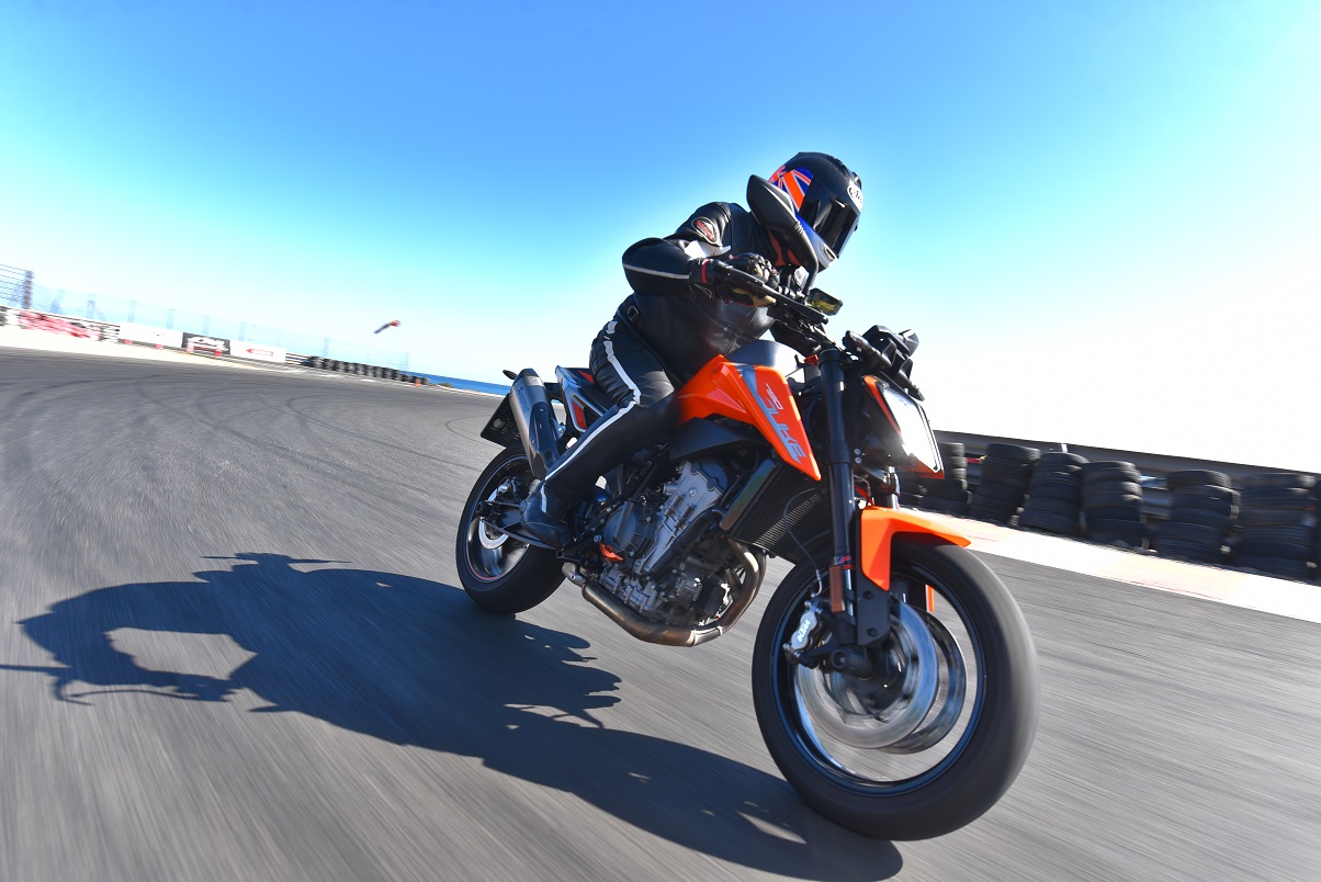 Con la KTM 790 Duke para el carnet A2 te ahorras la matrícula y el seguro