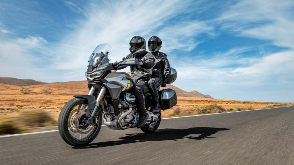 Reserva ya tu Moto Guzzi Stelvio y llévate 1.500 € de sobretasación o 750 € en accesorios 12 Moto Guzzi Stelvio 2024, gris