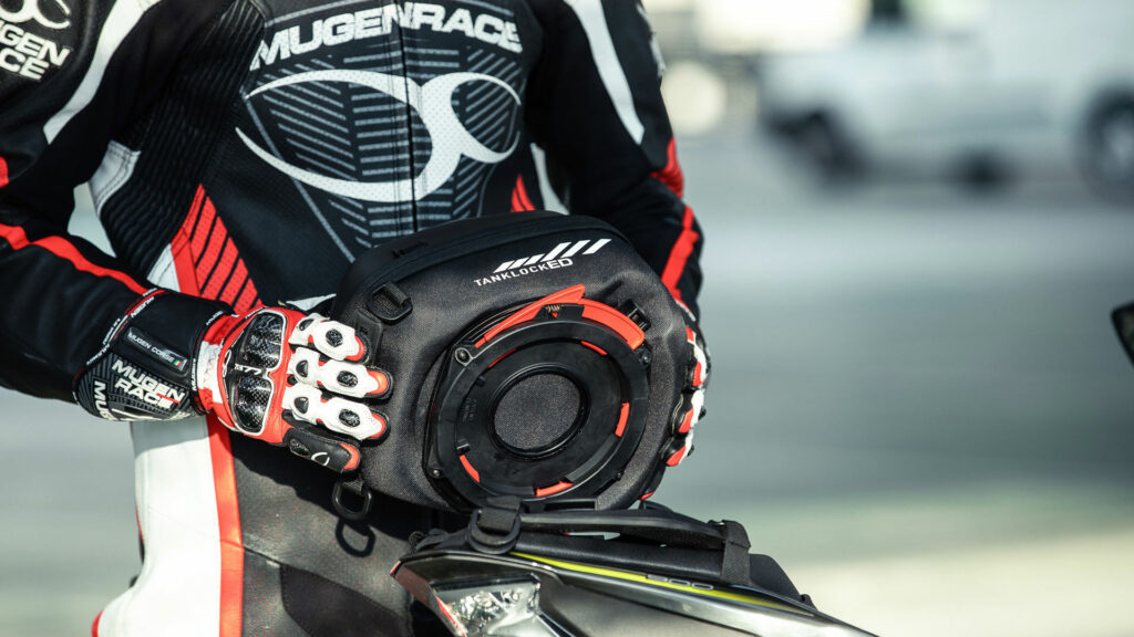 GIVI hace posible viajar con tu moto deportiva 12 ndp givi sport t accion 10