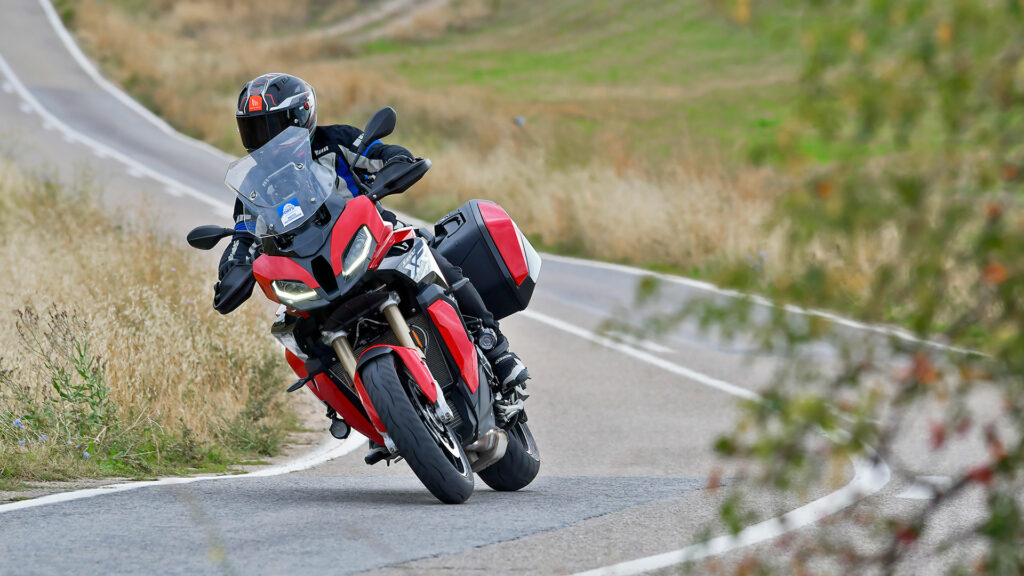 Prueba BMW S 1000 XR 2023: tourer con mayúsculas 5 prueba bmw s 100 xr 2023 9