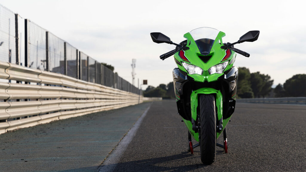 (Vídeo) Prueba en circuito de la Kawasaki Ninja ZX-4RR 12 Kawasaki ZX-4RR 2023