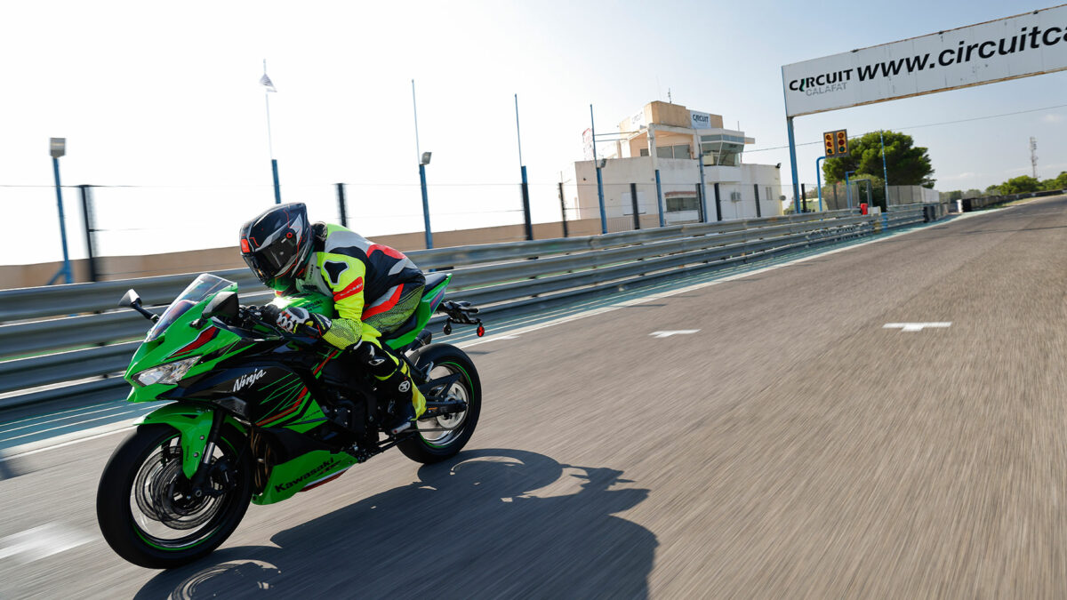 Prueba Kawasaki Ninja ZX-4RR: juguete para niños grandes