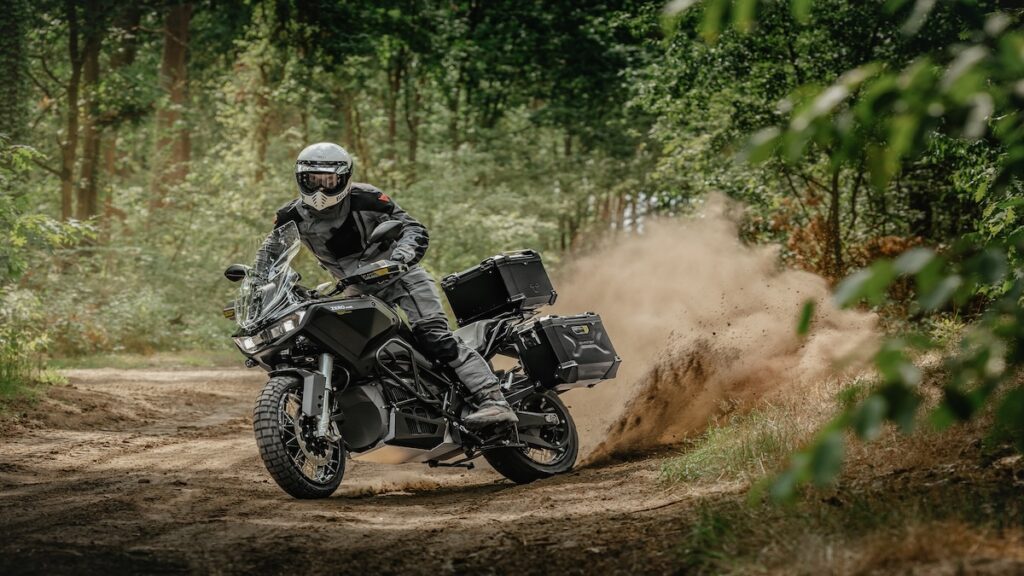 Zero S, DS, DSR y DSR/X Black Forest son las novedades 2024 de Zero Motorcycles presentadas en el Salón de Milán 3 Zero DSRX Balck Forest 2024
