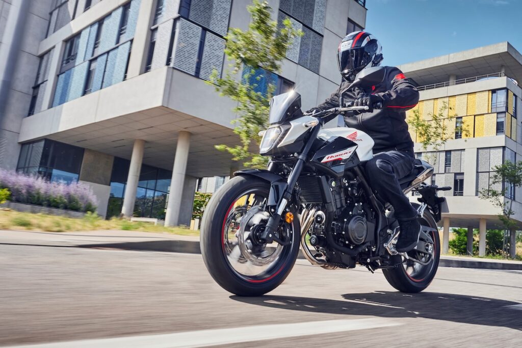 La Honda CB500 Hornet recoge el testigo de la Honda CB500R para aumentar la familia del "abejorro" nipón 11 Honda CB500 Hornet 2024