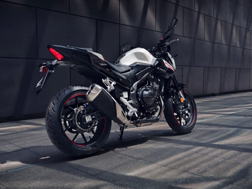 La Honda CB500 Hornet recoge el testigo de la Honda CB500R para aumentar la familia del "abejorro" nipón 13 HONDA CB500 Hornet 2024 73
