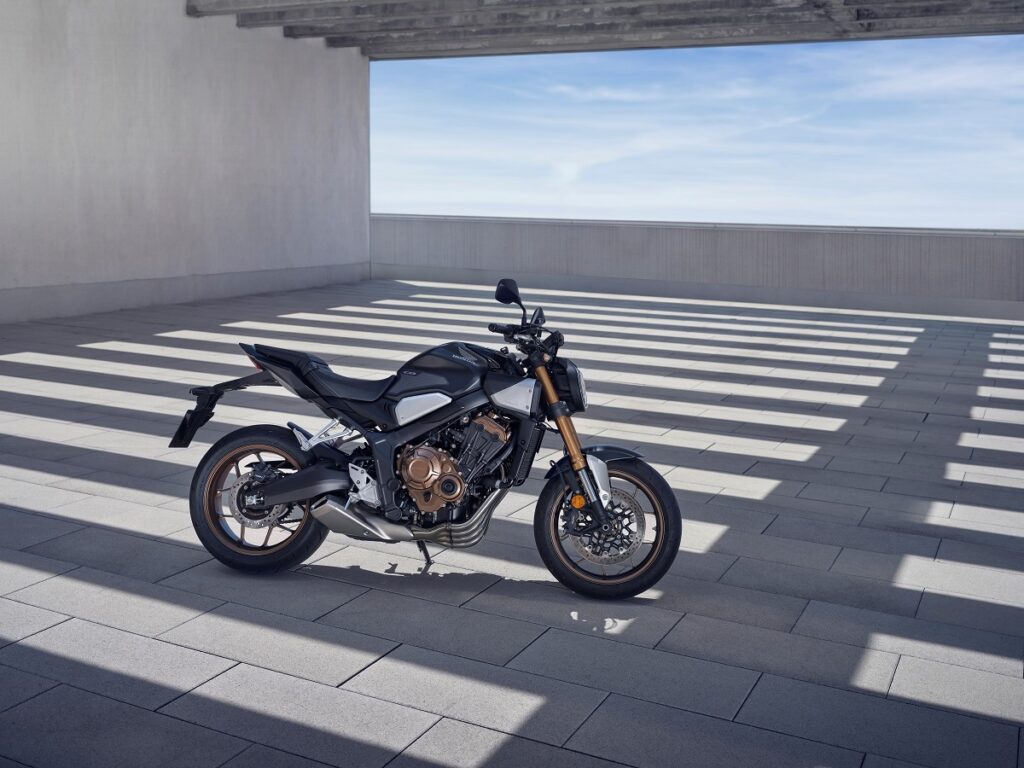 No tendrás que esperar nada... ¡disponibilidad inmediata para las novedades más esperadas de Honda! 14 Honda CB650R 2024