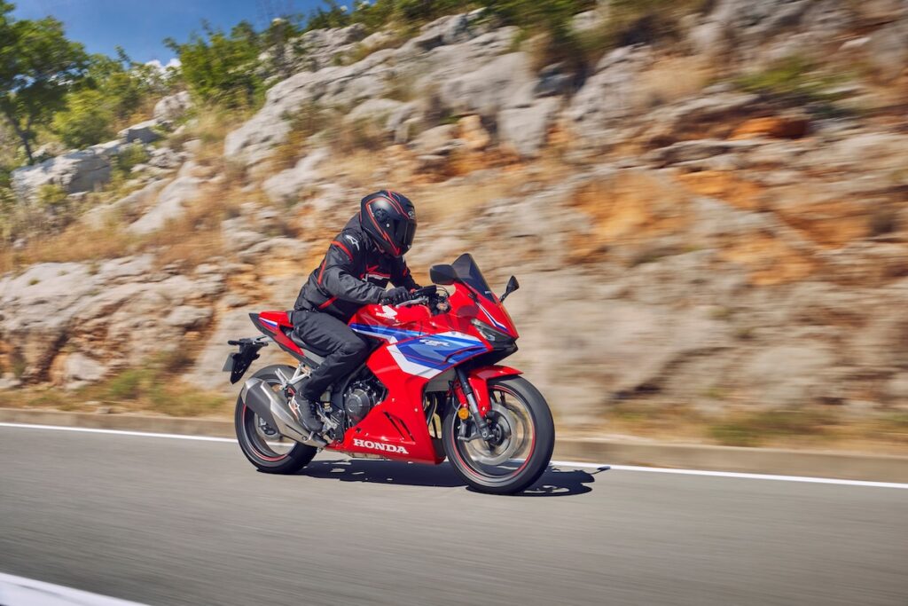 No tendrás que esperar nada... ¡disponibilidad inmediata para las novedades más esperadas de Honda! 13 Honda CBR500R 2024