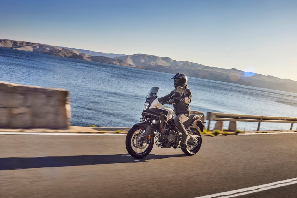 La Honda NX500 pretende seguir la senda de la Honda CB500X en su parcela como superventas dentro de las motos para el carnet A2 11 Honda NX500 2024