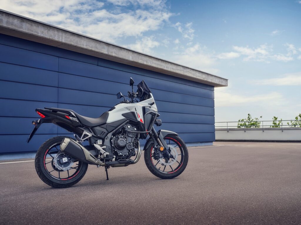 La Honda NX500 pretende seguir la senda de la Honda CB500X en su parcela como superventas dentro de las motos para el carnet A2 12 Honda NX500 2024