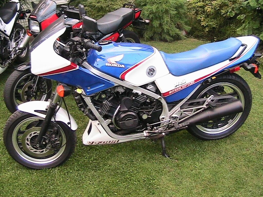 Las motos deportivas que podías comprarte en España (y las que no) en 1985 17 Honda VF750F
