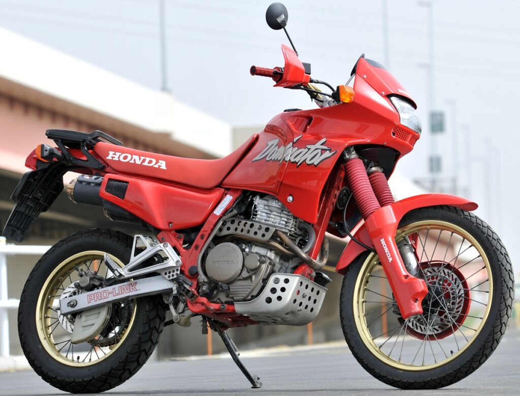 Las motos trail que podías comprarte en 1992 17 Honda NX650 Dominator
