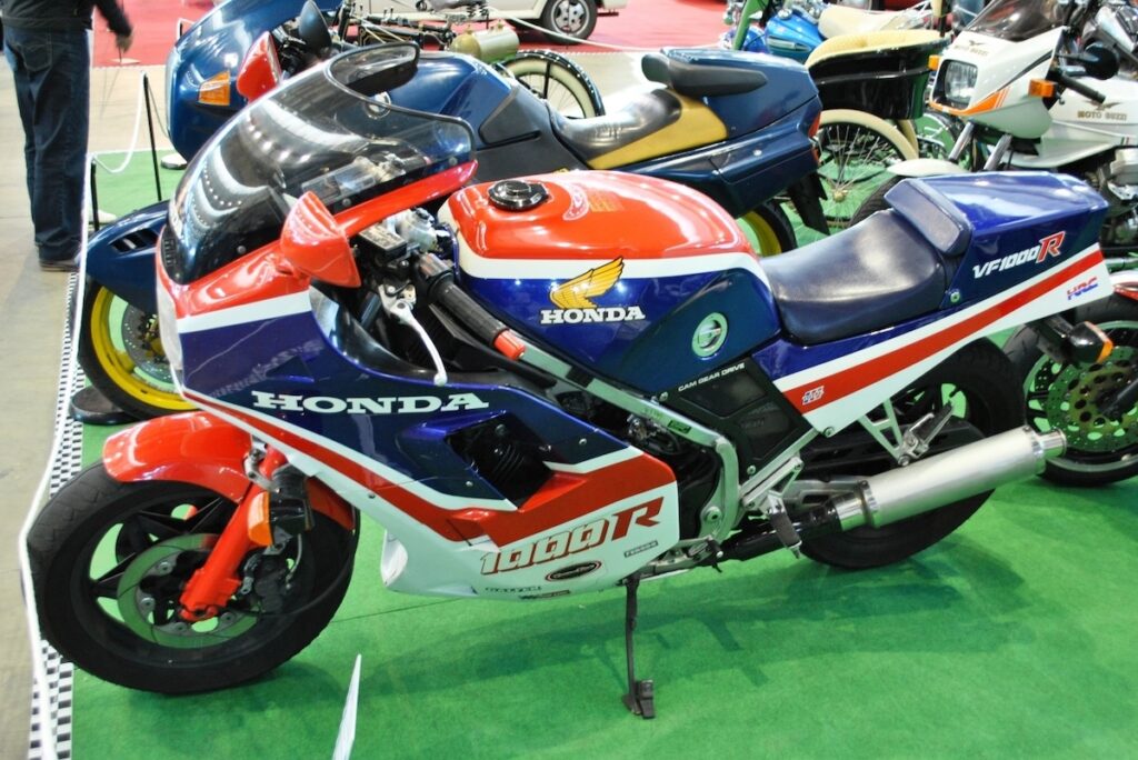 Las motos deportivas que podías comprarte en España (y las que no) en 1985 18 Honda VF1000R