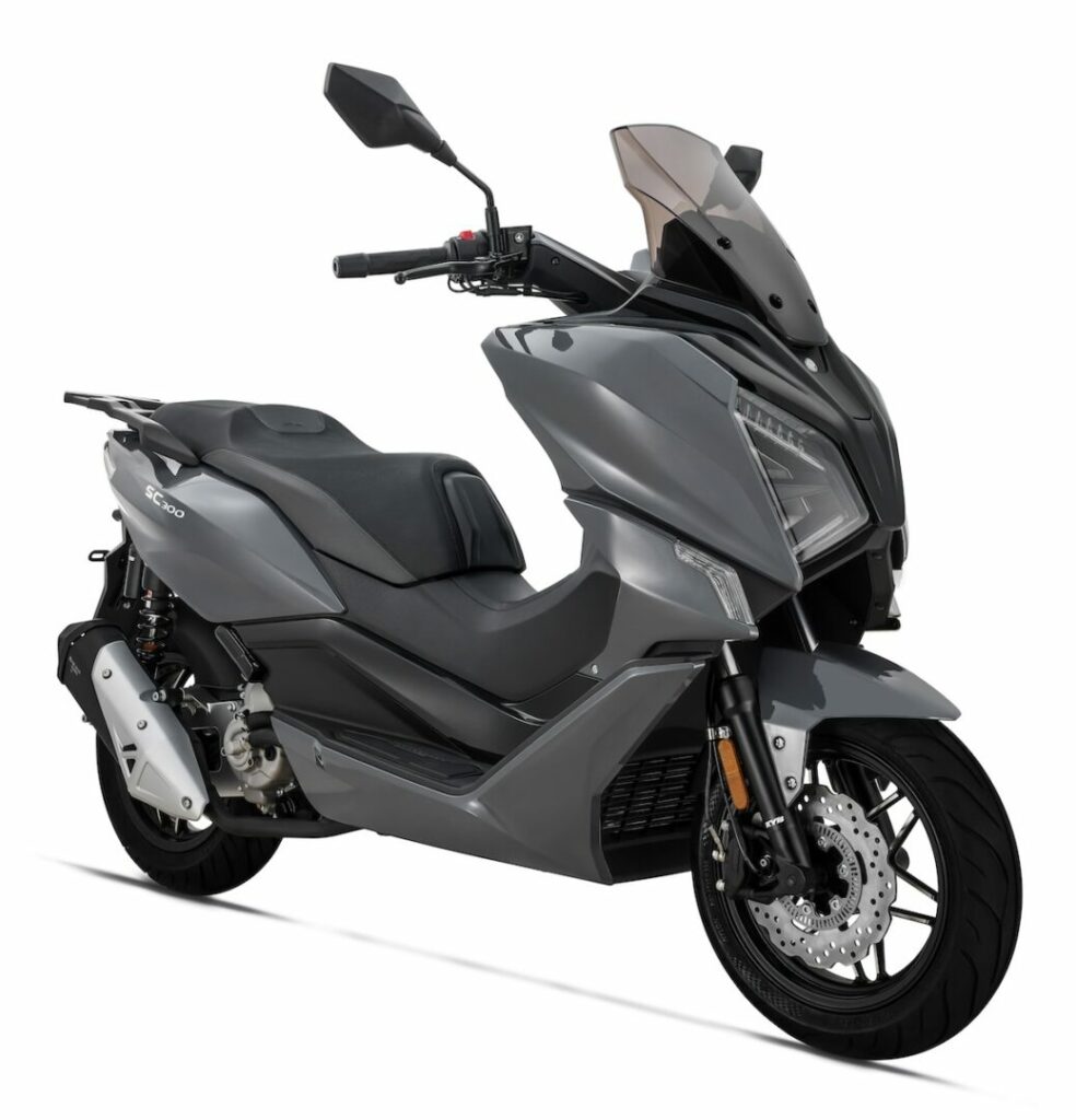 El scooter MBP SC300 y la naked MBP N300, son las novedades en gama media de Moto Bolonia Passione 10 MBP SC300