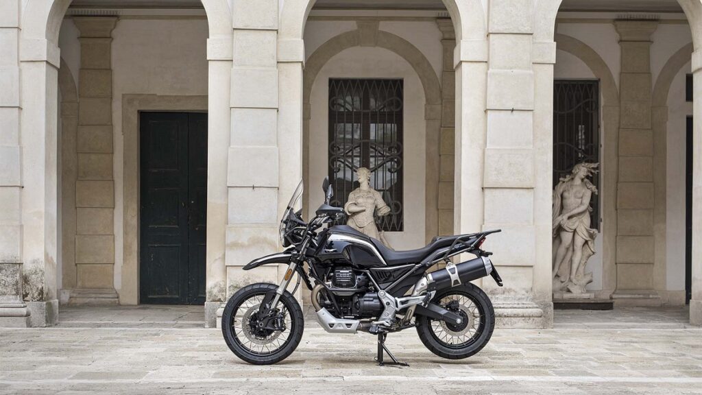 Moto Guzzi V85 TT Guardia dOnore 2023