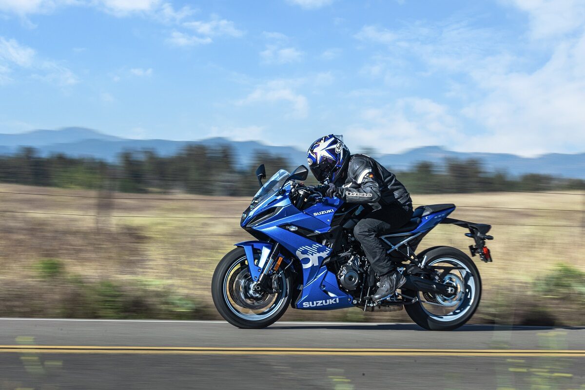 Fotos Suzuki GSX-8R 2024 1 La Suzuki GSX-8R aprovecha la base de la GSX-8S para dar vida a una sport-turismo de altos vuelos