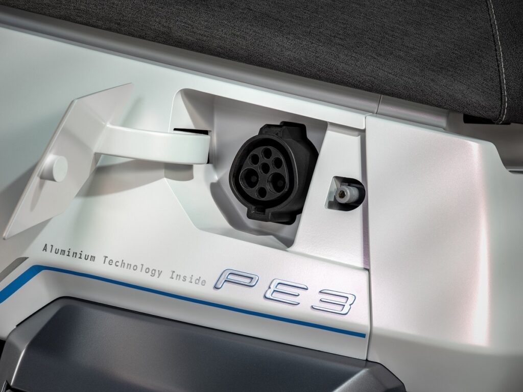 Tecnología de primer nivel en el scooter SYM PE3, un concept híbrido con motor térmico auxiliar 12 SYM PE3 concept