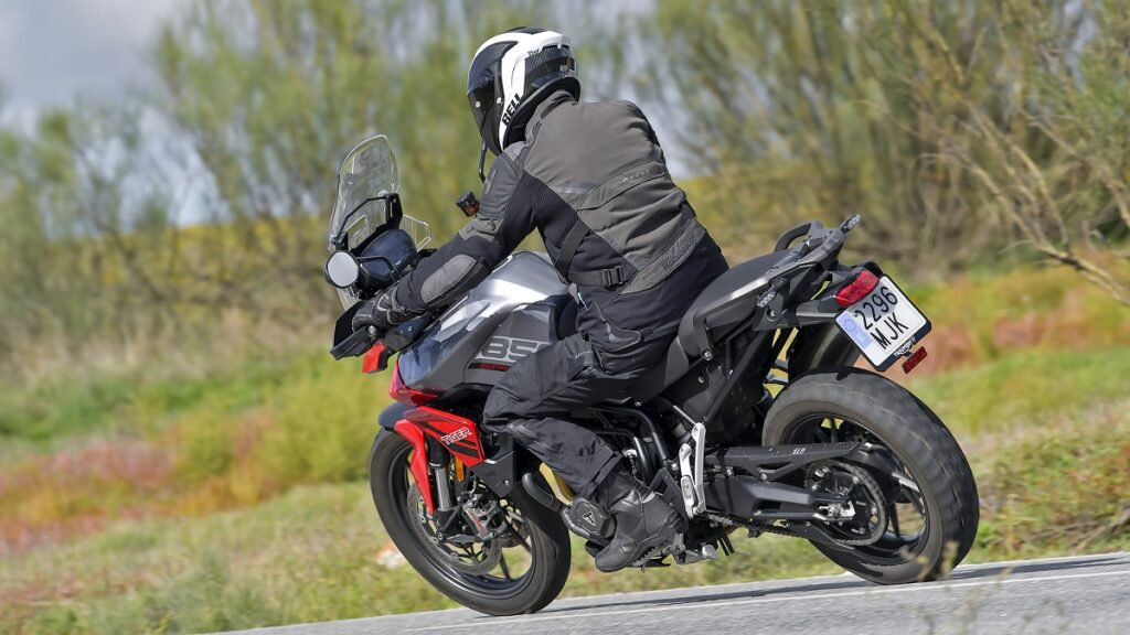 Precio y rivales de la Suzuki V-Strom 800DE para las trail del carnet A2 21 Triumph Tiger 850 Sport