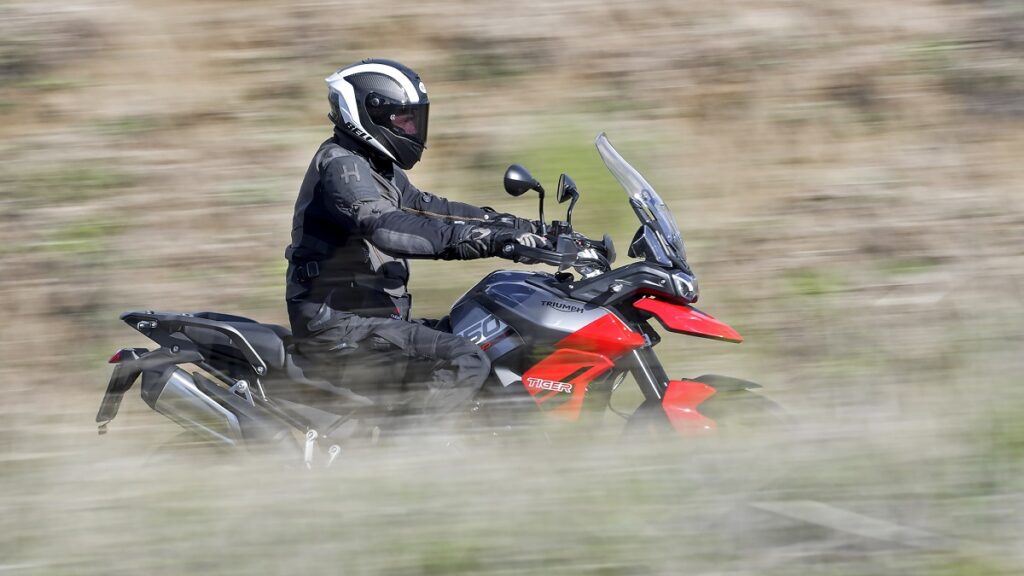 La Triumph Tiger 850 Sport te demuestra cómo poner el mundo patas arriba para conseguir una trail a tu medida 7 Triumph Tiger 850 Sport 2023