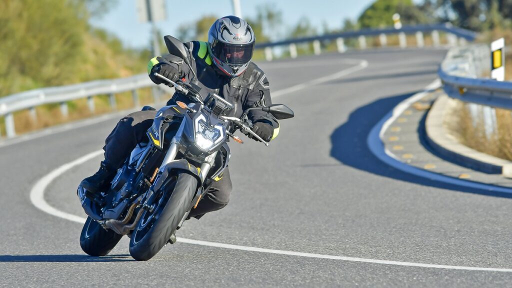 Probamos la Voge 525R, segunda generación de la naked asiática 16 Voge 525R 2023 14
