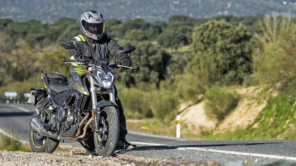 Este es el precio de la Voge 525R y las motos naked rivales 11 Voge 525R